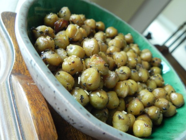 Balsamic Roasted Chickpeas | thepajamachef.com