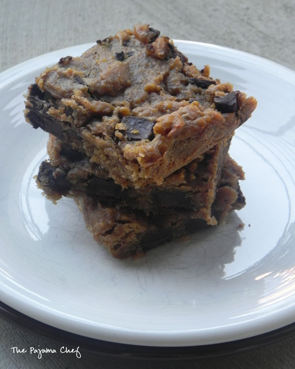 Dark Chocolate Chunk Peanut Butter Blondies - Gluten Free, Vegan Option | thepajamachef