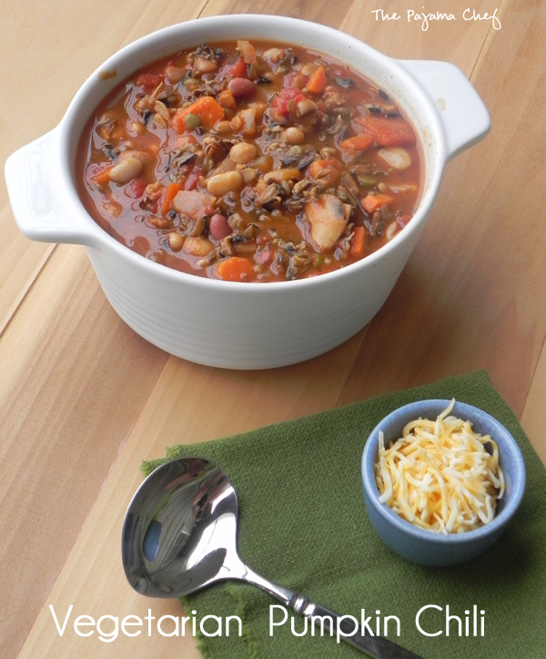 Vegetarian Pumpkin Chili | thepajamachef.com #10DaysofTailgate