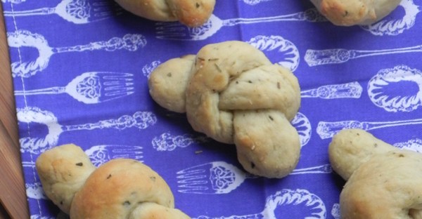 Potato Rosemary Knots | thepajamachef.com #TripleSBites
