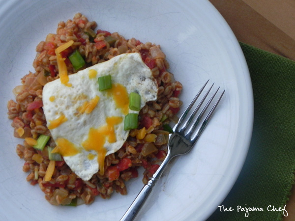 Cheesy Southwest Farro: a healthy, delicious dish good any time of the day! Plus you can make it in less than 30 minutes, so it's perfect for busy schedules. :)