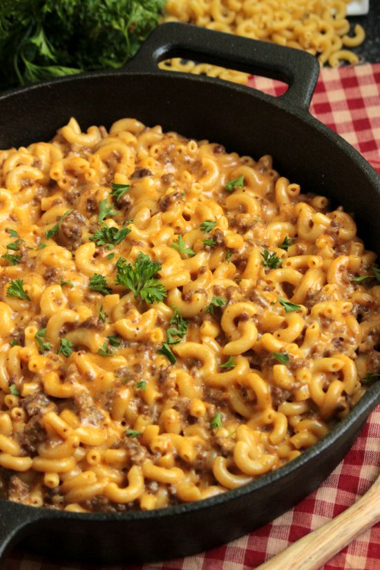 Cheeseburger Macaroni Skillet / Weekly Menu Plan - lots of wonderful family friendly recipes to make your week easier! via thepajamachef.com :) #menuplan #mealplan #recipes #homemade