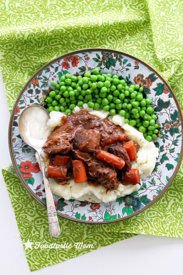 Slow Cooker Guinness Beef Stew - Weekly Menu Plan - great eats, all week long brought to you by some of your favorite bloggers like thepajamachef.com!