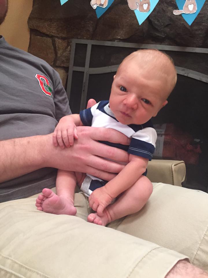 These healthy, flavorful granola bars are full of that wonderful chocolate peanut butter goodness that EVERYONE knows and loves. And they can be made in ten minutes, perfect for any busy schedule... even that of a new mama. :)