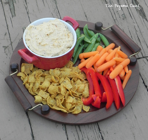 Jalapeno Beer Cheese Spread--spicy and spreadable cheese dip is a great addition to your holiday table!
