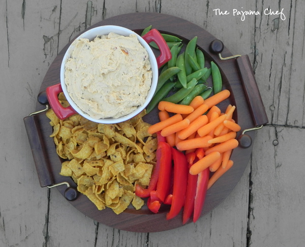 Jalapeno Beer Cheese Spread--spicy and spreadable cheese dip is a great addition to your holiday table!