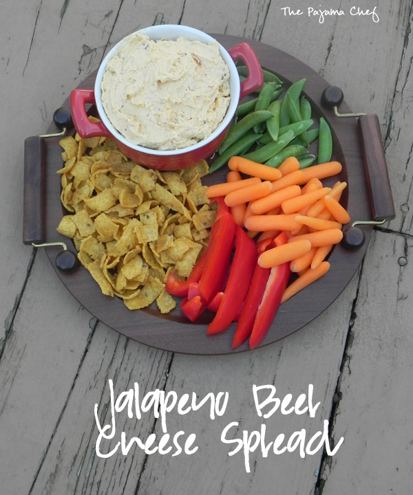 Jalapeno Beer Cheese Spread--spicy and spreadable cheese dip is a great addition to your holiday table!