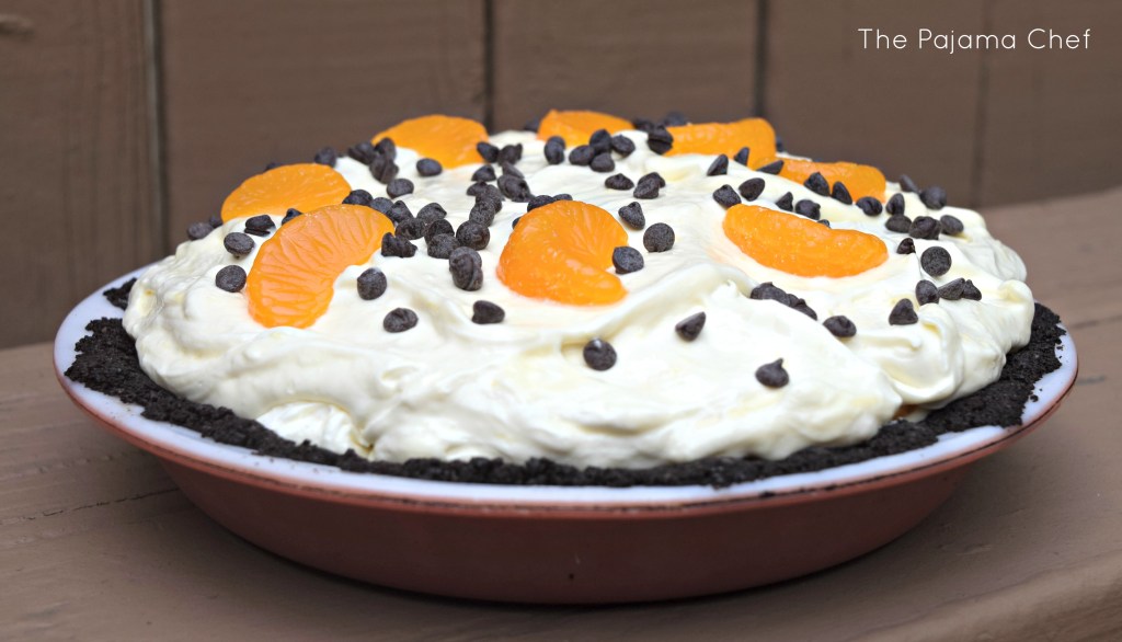 A creamy, dreamy mandarin orange pie made with an Oreo crust and topped off with mini chocolate chips... this cool treat is perfect for hot nights. #CookoutWeek 2017