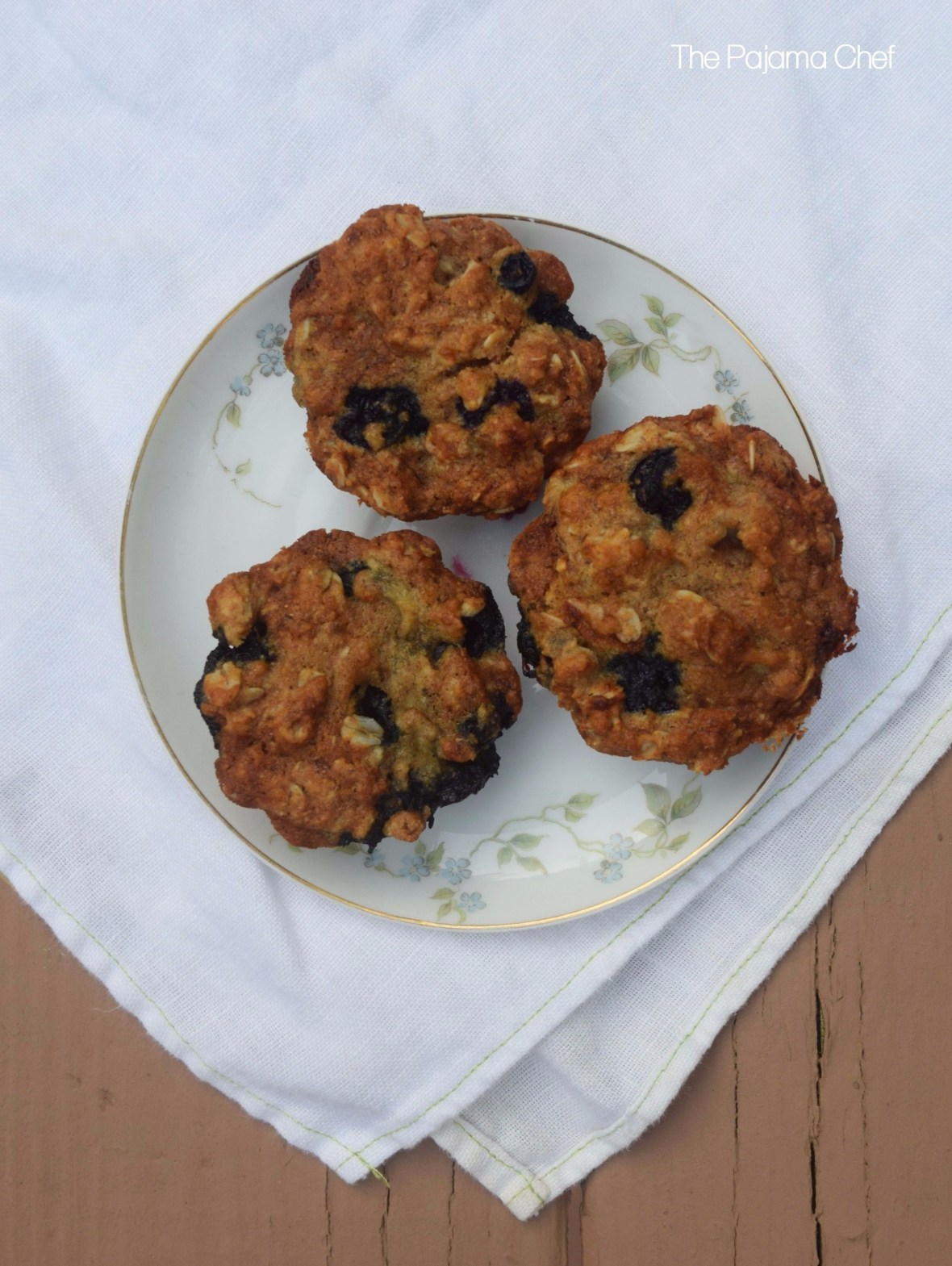 Easy banana berry oat muffins, sweetened with honey, are a great breakfast or snack. Little ones love these and so do big people too! #fantasticalfoodfight #honey #healthy #toddlerrecipes