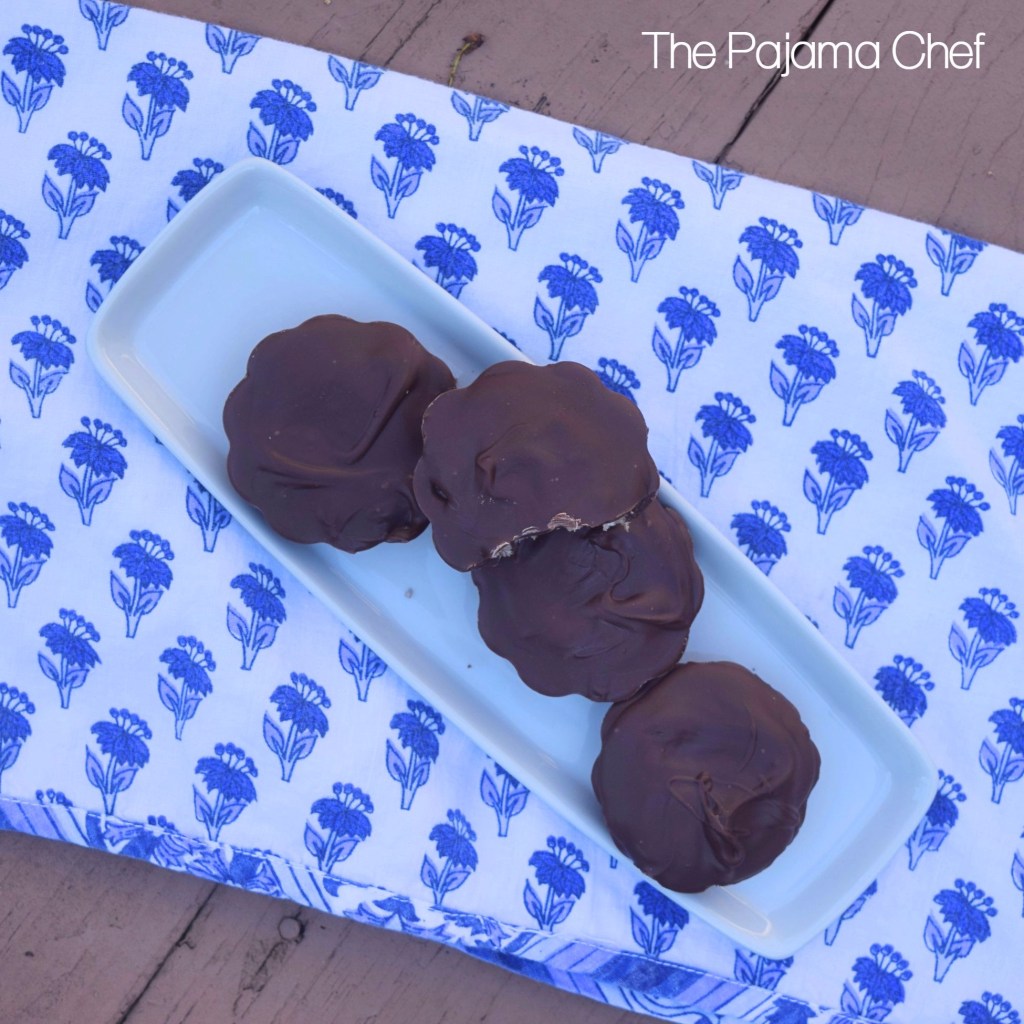 Oooey gooey chocolate cups stuffed with edible cookie dough! These little candies are dangerously addictive, friends!