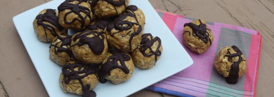 Easy and delicious, these peanut butter chocolate protein poppers are a fun healthier snack option that taste like dessert!  thepajamachef.com