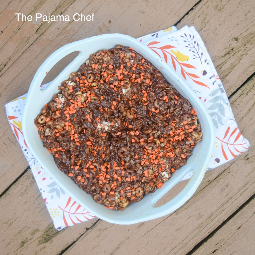 Chocolate. Sprinkles. Pumpkin. Marshmallows. What's not to love?? These yummy cereal treats are made with Sprinkle Pop sprinkles for #Choctoberfest and are oh-so-fun!