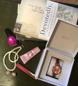 This post is sponsored by JORD Watches. All thoughts and opinions remain my own. Remix your style--whether it is classic or trendy--with a JORD wood watch. I am in love with my new watch and am so psyched to offer you the chance to win a $100 gift certificate to apply to the purchase of your own. Enter here now! All entries actually receive a 10% off coupon, so you've got nothing to lose!  